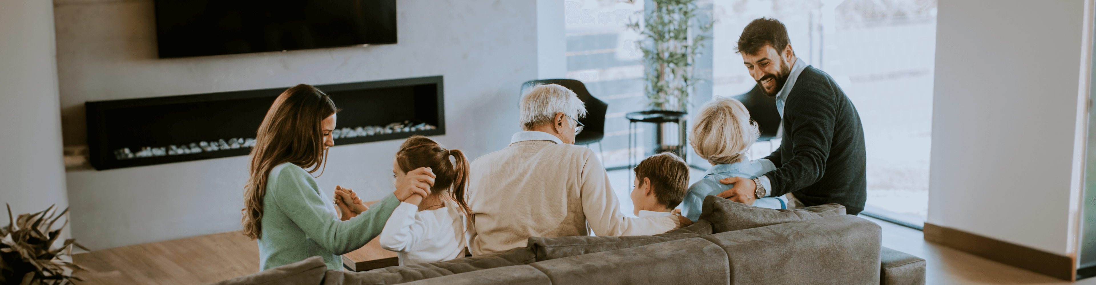 דיירים בדירת מגורים Residents in a Residential Apartment